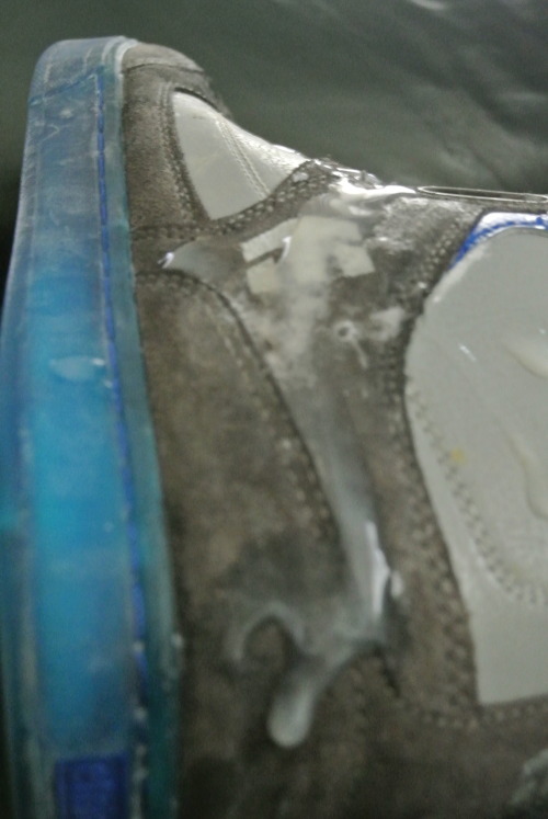 sneakerguy1: piss-drink: Cum on my etnies  Stuff like this makes me happy and horny.