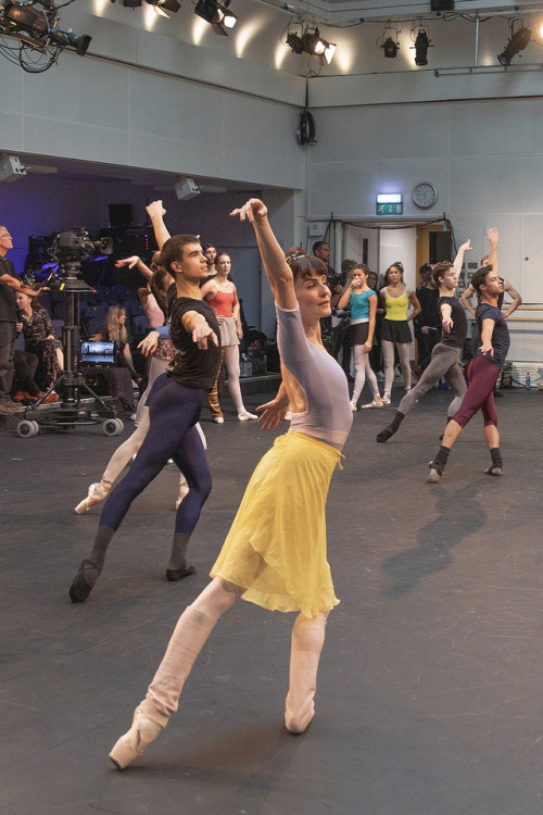 kameliendame:Dancers of the Royal Ballet in class during World Ballet Day (click on images for names