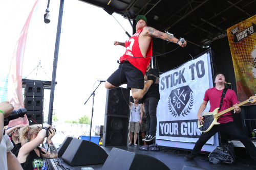 brutalgeneration:  Stick to Your Guns (by Bigxred) 