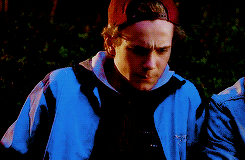 cystalreeds:Isak + raising his eyebrow