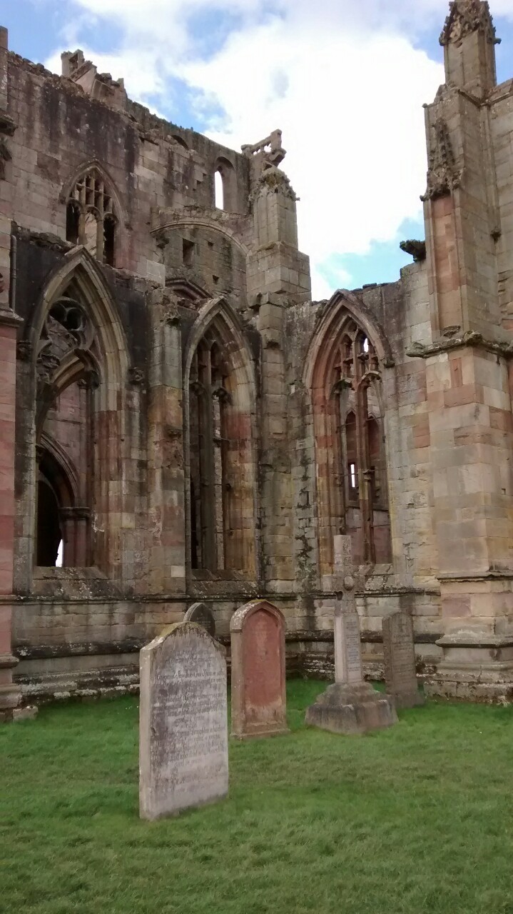 ophelianarcissa:  gofuckyourselfwithyouratombomb:  Melrose Abbey, Scotland   I want