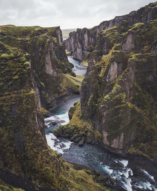 From its geothermal natural spas to its museums of witchcraft, Iceland is a fascinating country, and is home to some of the most stunning vistas in the world. This gorgeous photo was captured by intrepid explorer @othellonine.