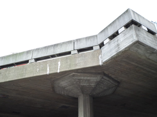 paths-and-angles: Southbank, London. View this on the map