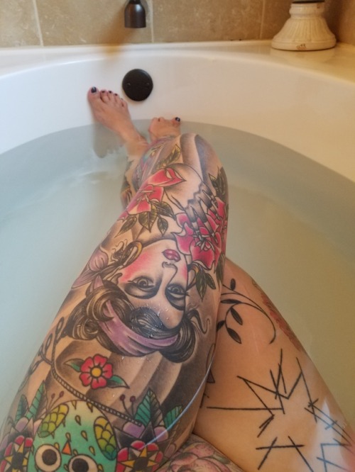 carriecapri:carriecapri:Carrie CapriTattooed LegsTattooed Legs@carriecapri