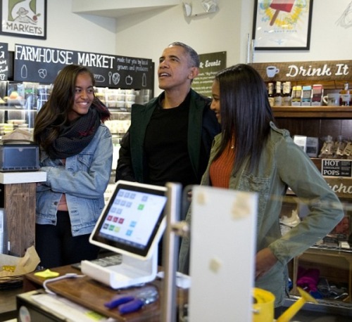 eay5ia:  accras:  President Barack Obama and his daughters Malia and Sasha visit Upshur Street Books and Pleasant Pops cafe and market in Washington D.C., 11/28/15.  Beauties. 