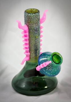 whospilledthebongwater:  headshopgirl:  Kind Available from Piece of Mind Bend Head Shop Girl  omgomgomg 