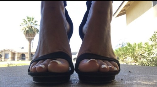 piesdeunaprincessa: Feet of the Princess in some black platform strapped heels