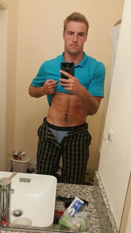 aguywholikesguys: Follow me for dicks, sports and menaguywholikesguys.tumblr.com