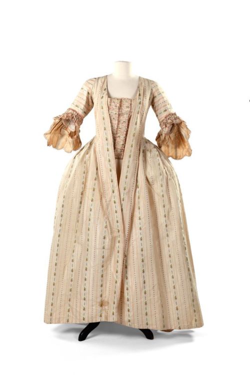 Robe à la française ca. 1780From Enchères Sadde via Interencheres