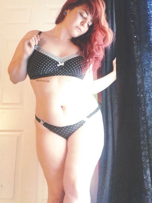 killerkurves:  freshiejuice:  Polka dots Self shot 2014 