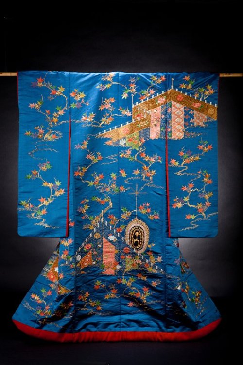 mia-japanese-korean: Wedding robe (uchikake) with design of standing curtains, maple trees, and larg