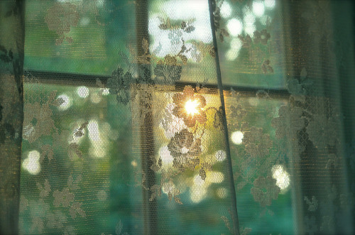 atraversso:Brighteningby Susan LichtPlease don’t delete the link to the photographers/artists, thank