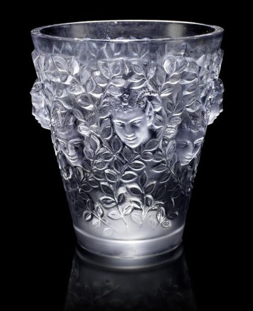 literal-ghost:marylibra:Vase “Silènes” René Lalique1938@meishali