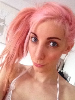 christinafutagirl:  Pink Hair ! I luff it