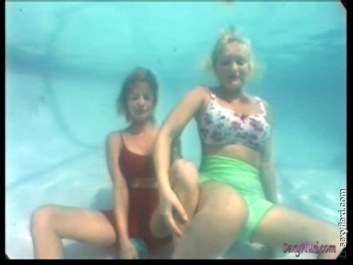 Some more pictures of the super hot underwater workout of Tracie and Sarah (Wamtec).