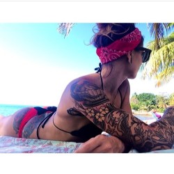 Perverse Tattoo Ex-Girlfriend Enjoy In Bikini On The Beach