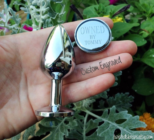 twistedskrews: ♥ OCTOBER REBLOG GIVE-A-WAY!FREE CUSTOM ENGRAVED STEEL PLUG…from www.tw