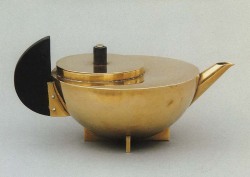 friendsxfamily:Bauhaus teapots.