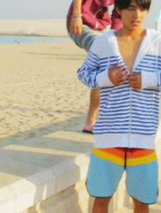 sachanikento:  don’t you think this .gif is totally the same here: http://akioakira.tumblr.com/post/88458861413 :) 