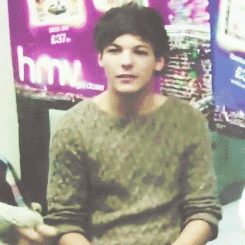 prnouns-deactivated20151210:  louis in sweaters 