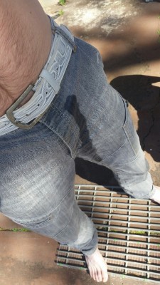 daddy-piss:  Pissing in jeans  DAMN! Very