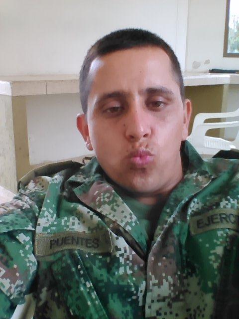 vergascolombianas:  Siempre he dicho que los militares colombianos son una delicia,