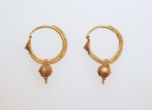 theancientgeekoroman: met-greekroman-art: Earring with ball pendant, Metropolitan Museum of Art: Gre