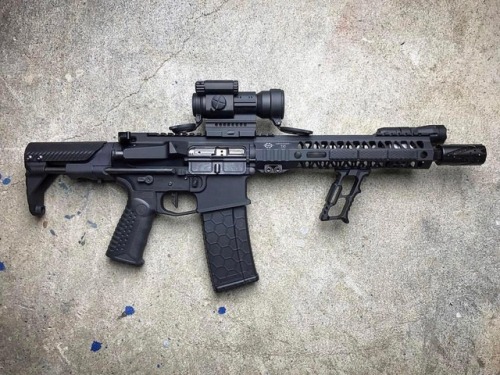 #Repost @ar15news ・・・ I was just thinking the other day that I needed a vertical grip for this SBR u