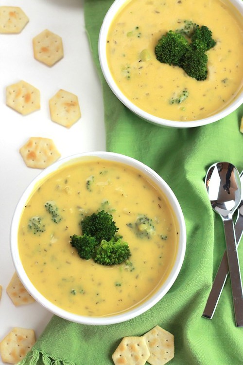 tinykitchenvegan:Un-Cheesy Potato Broccoli Soup