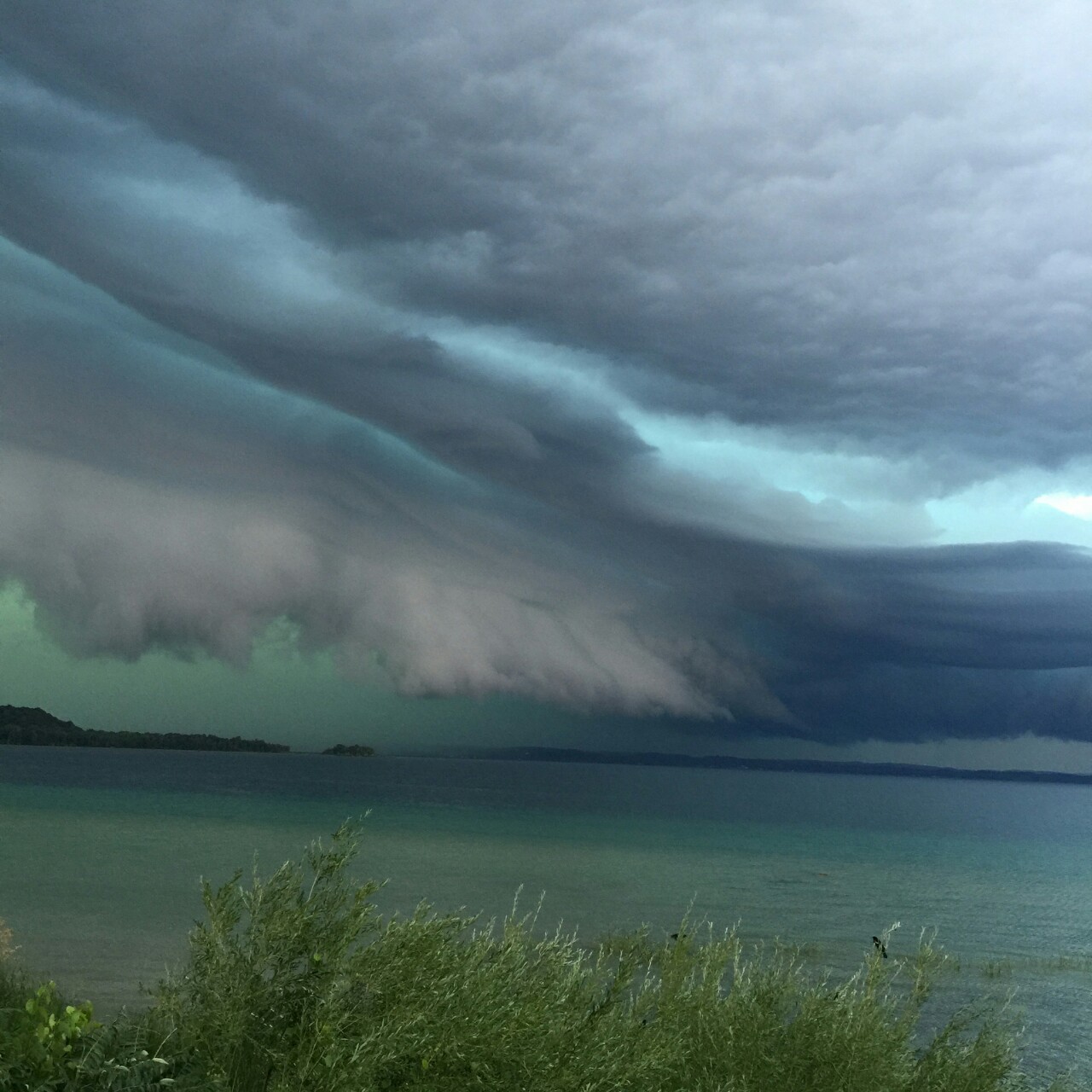 fatespinner:  Caught some wicked pictures of the storm that hit my town today. Never