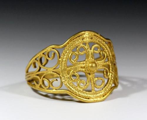 sartorialadventure: Roman Granulated Gold Ring, Roman Imperial, 2nd Century AD