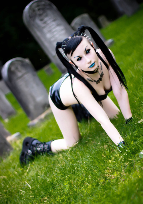porphyriasuicide:  My set “Bat poop” by Skeleton Key Photography is finally up on Zivity! I actually think it’s my favorite set up there so far, you can give it a vote or two and tell me what you think of it here [linkie-link-linker]!Hilarious