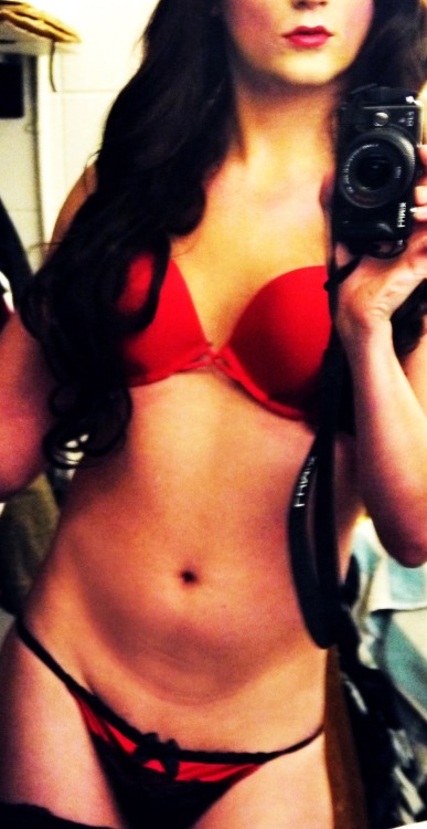 lexyymoon: Showing of my summer body in my sexyyy little thong &lt;3