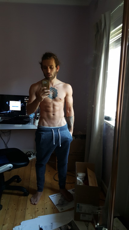 ibilateral:  Well screw it. Its my birthday today so here you go. Have a birthday selfie.