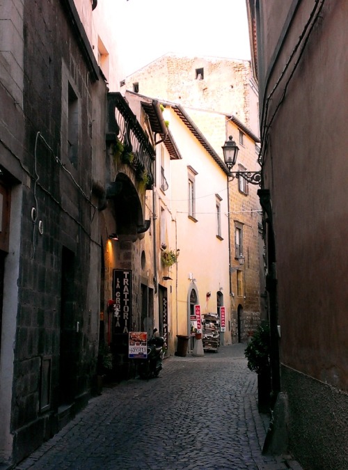 Everywhere you look in Orvieto there is something beautiful to see. It might be the framing of a doo