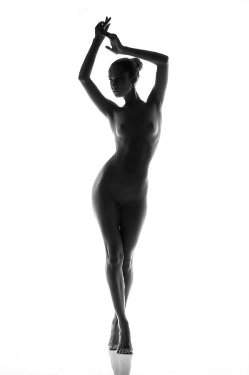 nicenudephotos:  Black & White Nude by Clement_Marti from http://bit.ly/1aLa8Fn