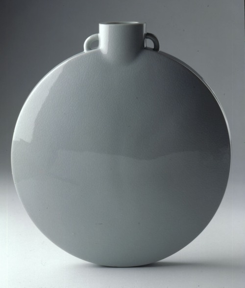 Pilgrim bottle Trabant, 1925. Unknown artist. Porcelain, Craquelée. KPM. Königliche Porzellanmanufak