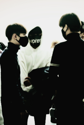 jongin and kyungsoo at the airport - 141231 