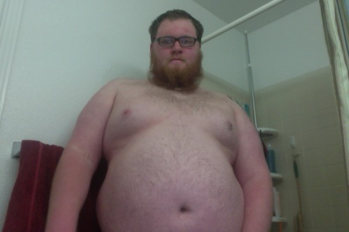 wishes-he-was-king-of-bears:  Well, I took some pictures again. I was showin off my little guy to Chiri. I figured why not share with tumblr! Enjoy! 