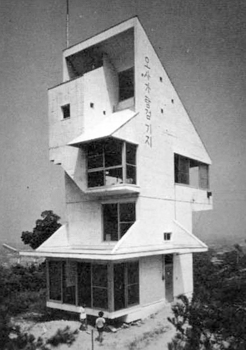 ofhouses:464. Takamitsu Azuma /// Akatsuka House (”Osaka Exploration Base”) /// Kusaka-cho, Higashi-