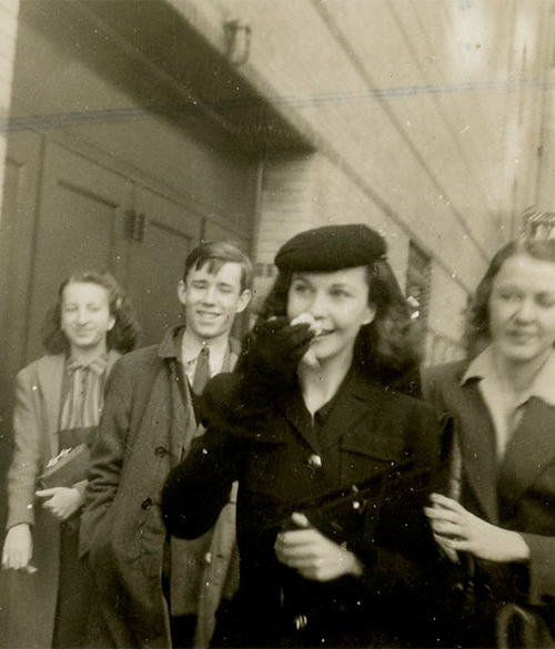 viviensleigh:  Vivien Leigh photographed by a fan, 1940s