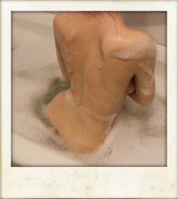 electricsexdoll:  Warm vanilla sugar bath. 