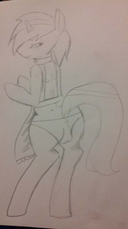 rainbowsprinklesart:  crap pencil sketch of ironsightt’s oc See? I said I’d return to those oc refs eventually XD  X: