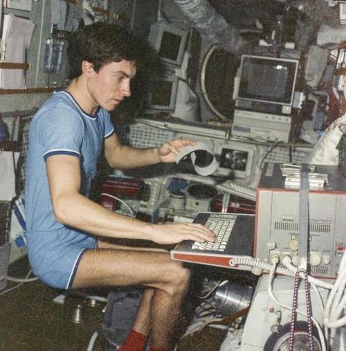 historicalevents:Soviet Cosmonaut Sergei Krikalev stuck in space during the collapse of the Soviet U