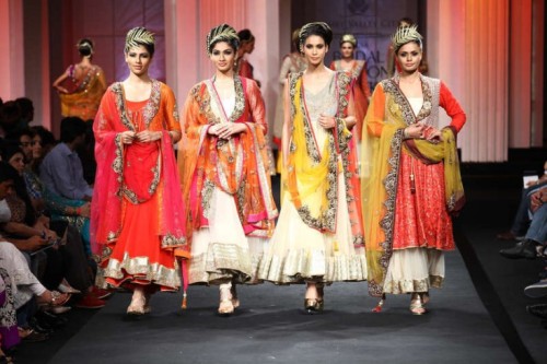 Bipasha Basu and Soha Ali Khan in Dubai for India Fashion Week