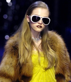 larastonestits:  Vlada Roslyakova at Christian Dior, Fall/Winter 2005 