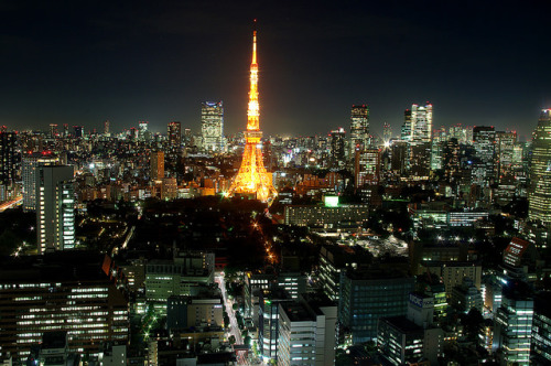 Tokyo tower cityscape by runslikethewind83 on Flickr.