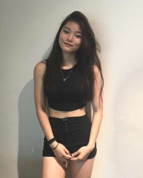 tripbot69:  foreverhornyasian: Cameltoe Ig eunicellx  Eunice dance for me please!