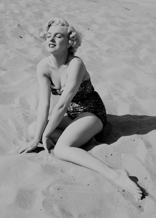 darivuszzpersji - missmonroes - Marilyn Monroe photographed by...