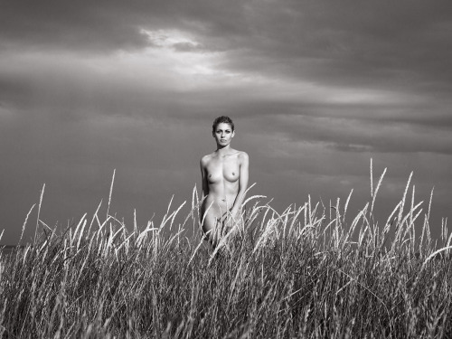 iwishidmadeit:  The excellent mono work of Vanessa von Zitzewitz. 